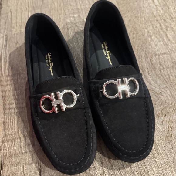 Ferragamo Berra Reversible Suede Driver Loafers. - Picture 2 of 8